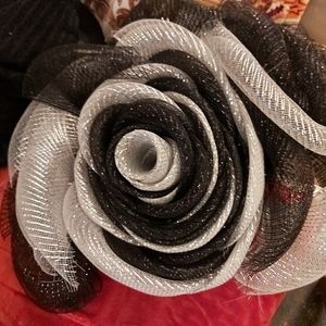 DecoMesh Rose Flower Wreath